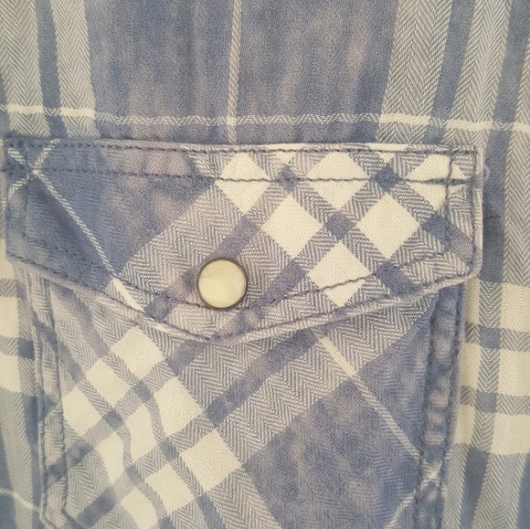 Never worn, american eagle plaid button up shirt - Picture 2 of 3